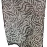 Gestrickter Schal mit aufwendigem Muster in Schwarz, Grau und Glitzer