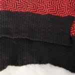 Handgestrickter Schal aus 100 % Merinowolle – Schwarz/Rot
