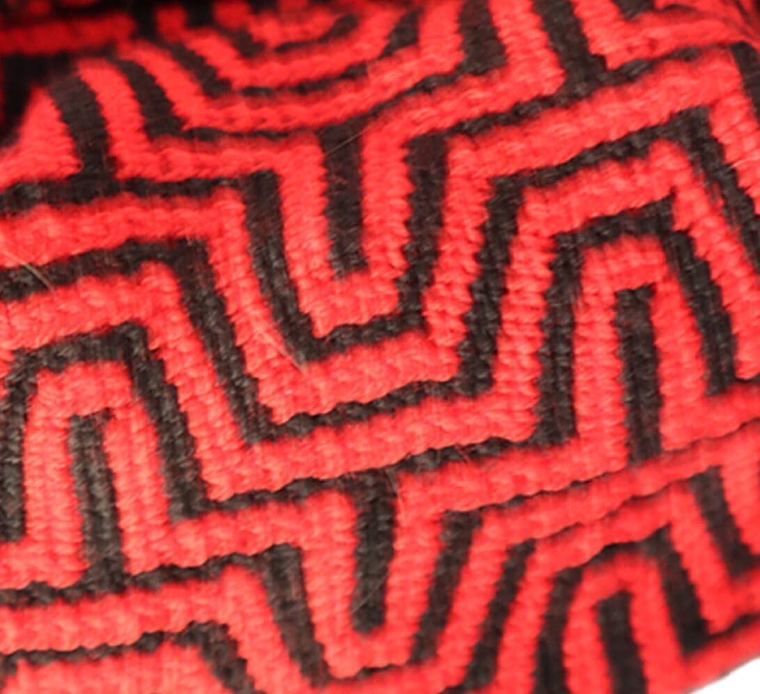 Handgestrickter Schal aus 100 % Merinowolle – Schwarz/Rot